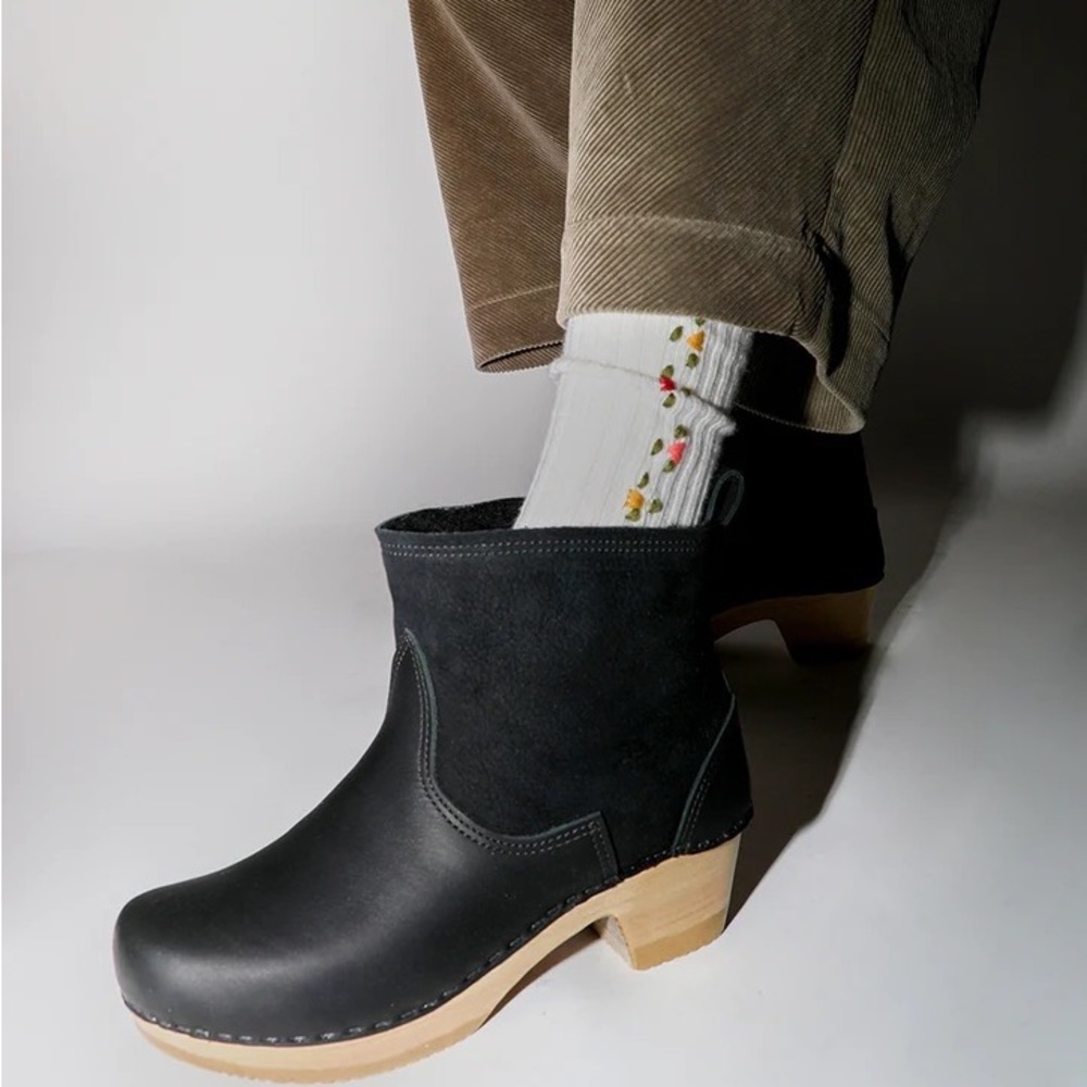 No. 6 shearling clog boot in black suede, 39